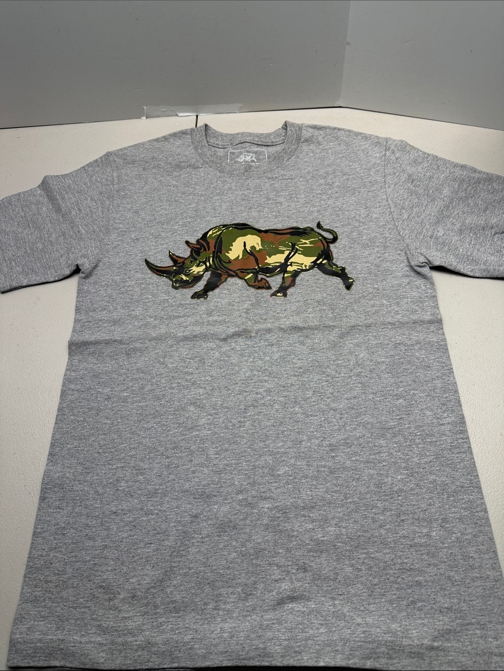 Ecko Unlimited Gray Tee with Camo Rhinoceros Graphic. NWOT